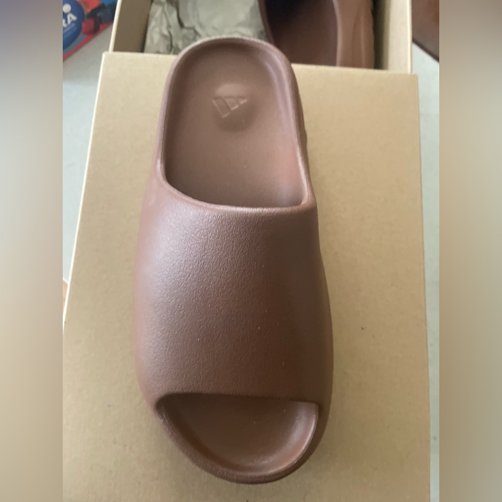 Yzeey Slide (Unisex)